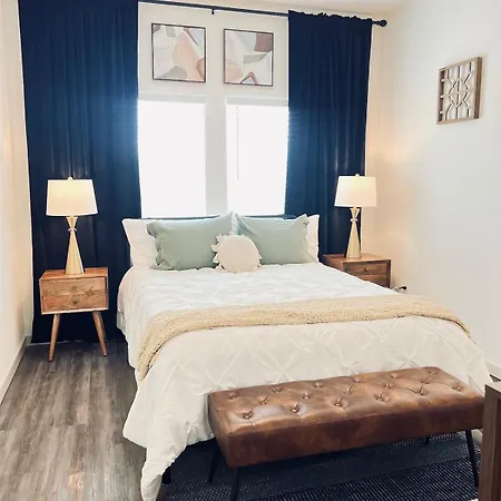 Brand New Oasis Mins From Town Apartment